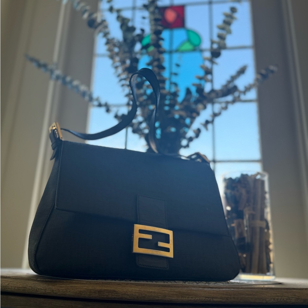 Authentic Fendi Mama Baguette Shoulder Bag Black   🖤🎇🌠
